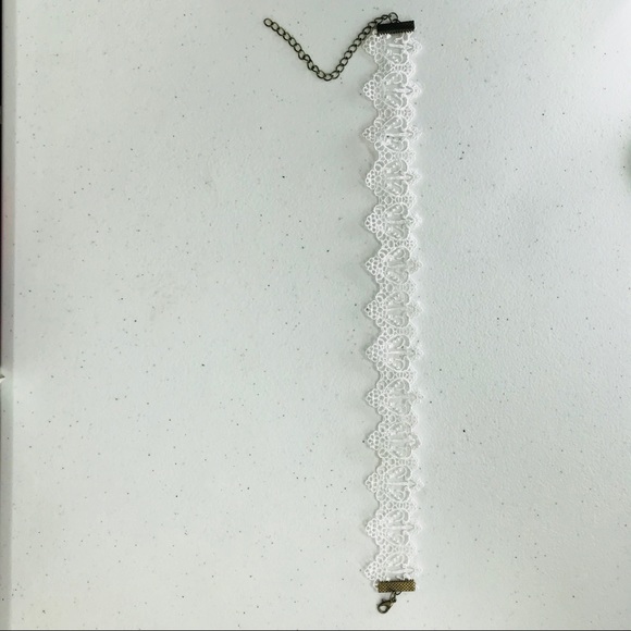 C21 | Boho White Lace Chic Choker Necklace - Picture 6 of 7